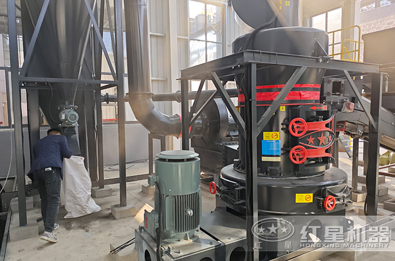 超細(xì)立式磨粉機(jī)試機(jī)現(xiàn)場 超細(xì)立式磨粉機(jī)試機(jī)現(xiàn)場