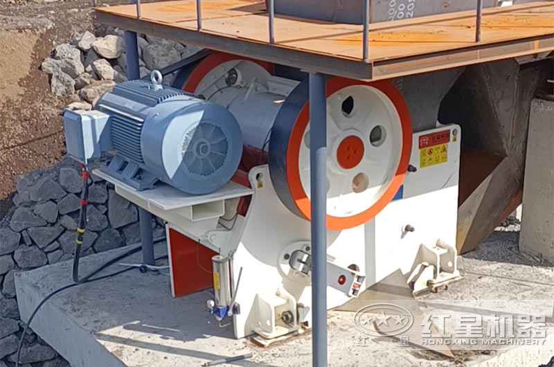 HDX98德版連體顎式破碎機現場 HDX98德版連體顎式破碎機現場